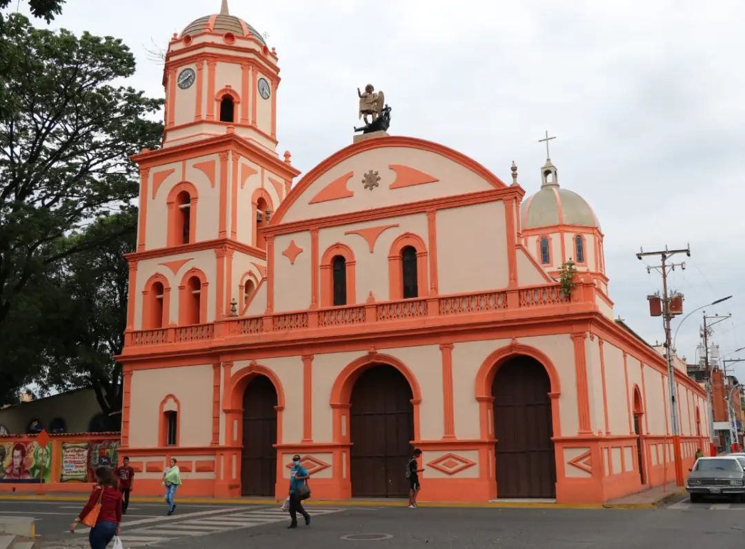 Rafael Torrealba se comprometió con Acarigua a reparar la Iglesia San  Miguel Arcángel - Portuguesa Al Día