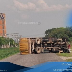 Vuelco de carga en la vía Payara mantiene el paso restringido
