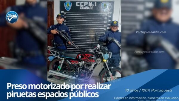 Yender Enrique Carreño González detenido junto a su motocicleta por comisiones policiales en Portuguesa.