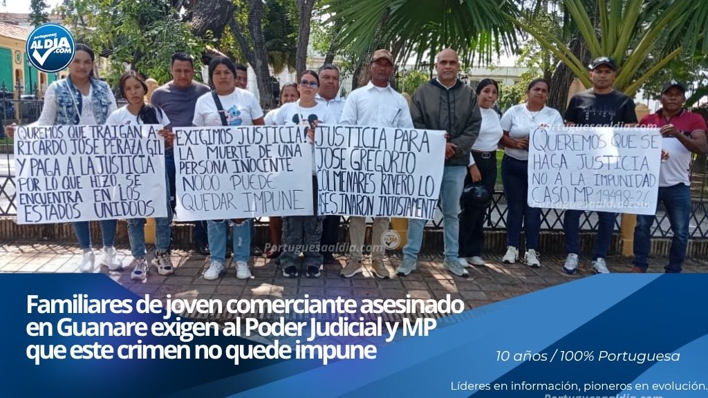 Familiares de la víctima y abogados litigantes frente a la sede del Palacio de Justicia en el estado Portuguesa.