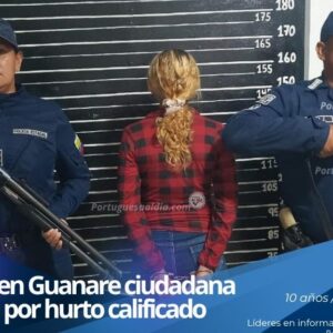Funcionarios de la Policía de Portuguesa verificando antecedentes de ciudadanos detenidos en la comandancia general.
