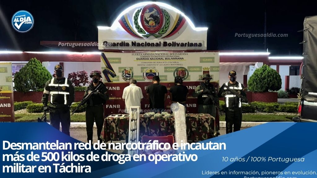Efectivos de la Guardia Nacional Bolivariana de la FANB custodiando cargamentos de droga incautados en un Punto de Atención al Ciudadano.