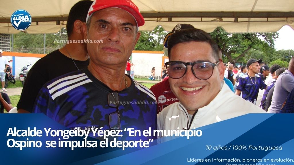 El alcalde Yongeiby Yépez junto a la gloria deportiva Douglas Méndez durante la premiación del torneo de fútbol en Portuguesa.