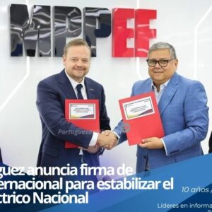 Ingenieros de Corpoelec y técnicos de la empresa IMPSA inspeccionando turbinas en una central hidroeléctrica del Sistema Eléctrico Nacional.