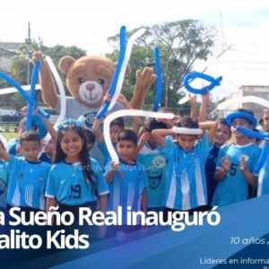 Niños futbolistas de las categorías infantiles compitiendo en el torneo de fútbol menor de la Academia Sueño Real.