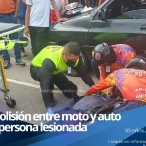 Paramédicos de VEN-911 y Protección Civil atendiendo a motorizado tras accidente de tránsito en avenida de Guanare.