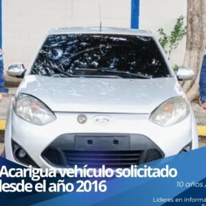 Funcionarios de PoliPortuguesa inspeccionan vehículo recuperado en el municipio Páez.