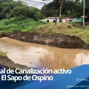 Maquinaria del Plan Estadal de Canalización del gobernador Primitivo Cedeño limpia el Caño El Sapo en la comunidad María Laya de Ospino.