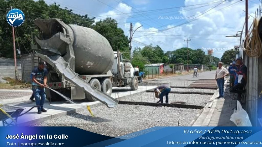 Trabajadores de la Alcaldía del Municipio Páez ejecutan el Plan Cero Huecos en la vía a Mijaguito, Acarigua.
