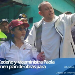 El gobernador Antonio Primitivo Cedeño y la viceministra de Transporte inspeccionando las bases socavadas de un puente en Portuguesa.