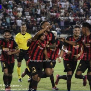 Jugadores del Portuguesa FC en el terreno de juego durante un partido del Torneo Apertura 2026.
