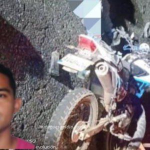 Obrero muere al estrellar su moto contra camión accidentado