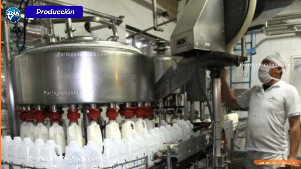 Elizabeth Hilb, presidenta de Aso Guanarito, destaca récord de 300 mil litros de leche diarios en Guanarito (Portuguesa).