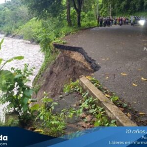 Inundaciones y lodo en Chabasquén, municipio Unda, Portuguesa, tras el desbordamiento de ríos por fuertes lluvias.