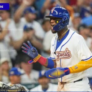 Ronald Acuña Jr. celebra un cuadrangular durante el encuentro de Venezuela en el Clásico Mundial de Béisbol 2026.
