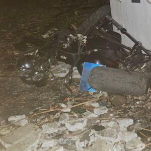 motocicleta desvalijada