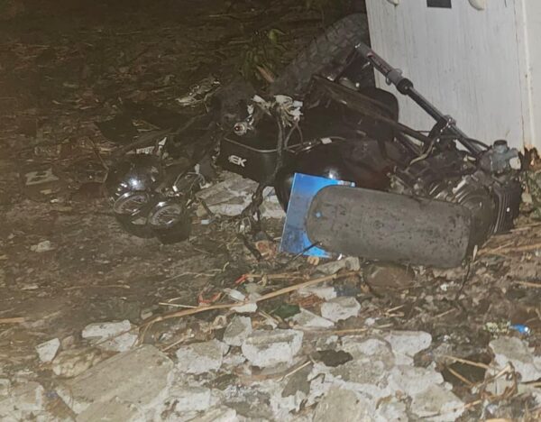 motocicleta desvalijada