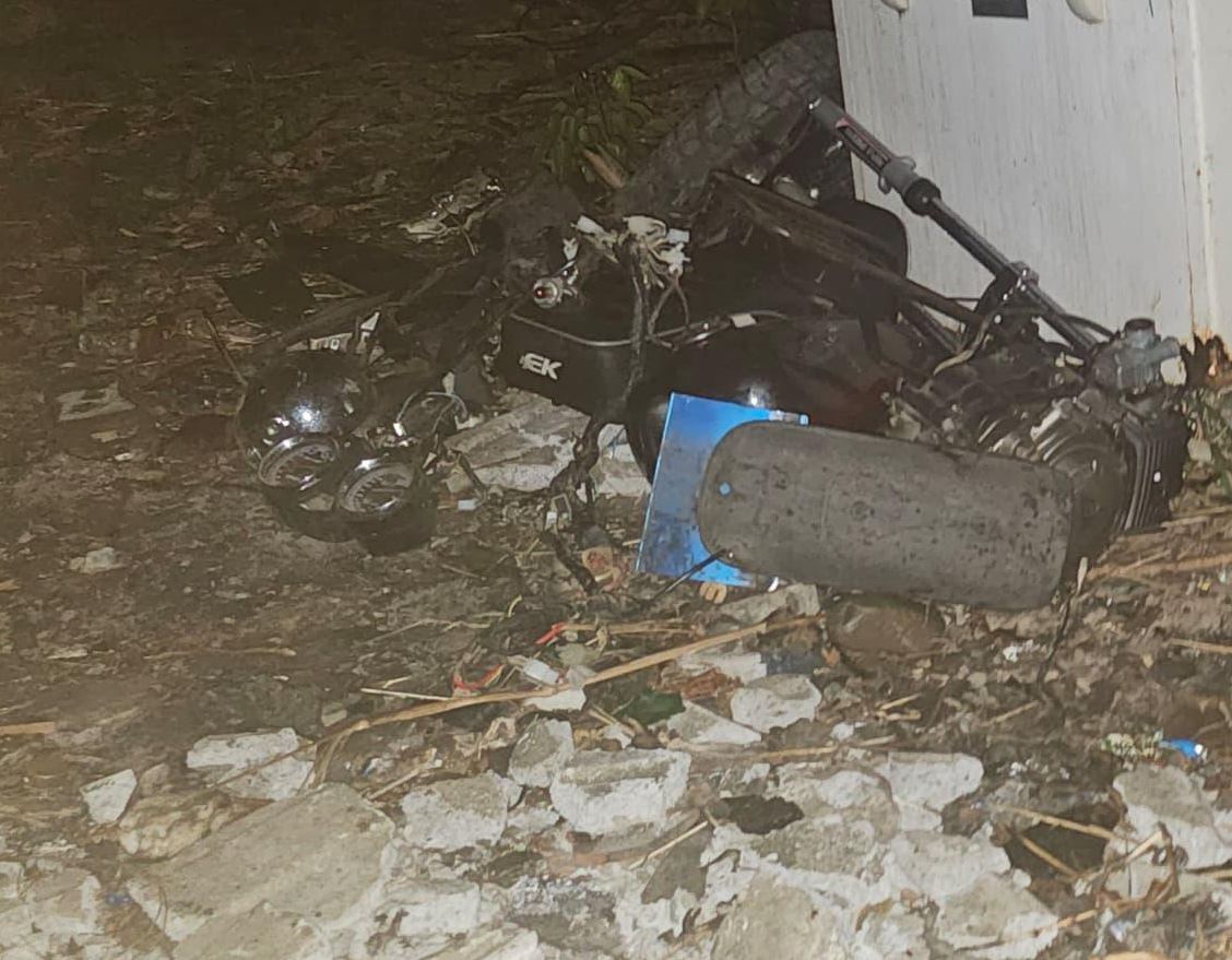 motocicleta desvalijada