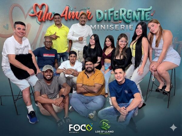 Elenco y director de la miniserie venezolana Un Amor Diferente grabada con celular en Turén, Portuguesa.