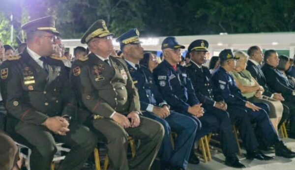 Autoridades asistentes al acto este 13 de junio